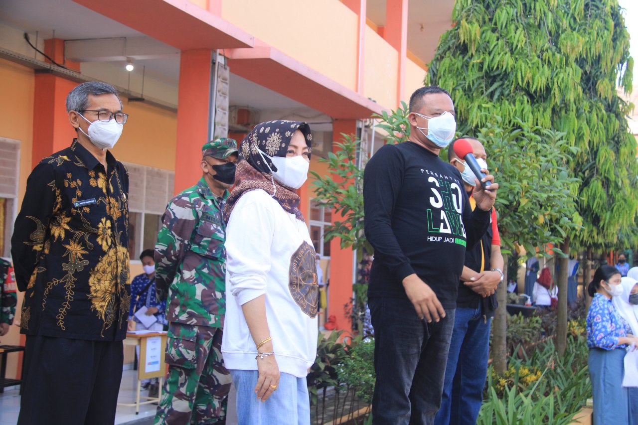 Wakil Wali Kota Bekasi Tinjau Vaksin Di SMA 15