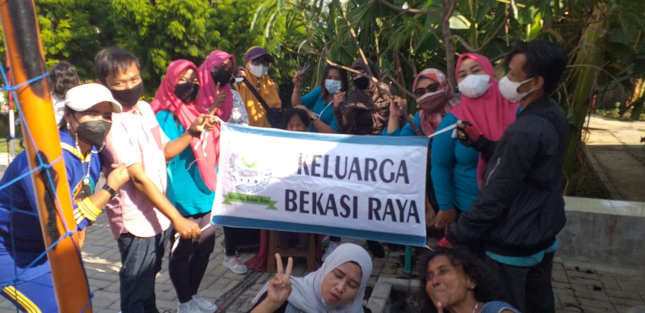 Komunitas Keluarga Bekasi Raya (KBR) Berbagi Kebaikan