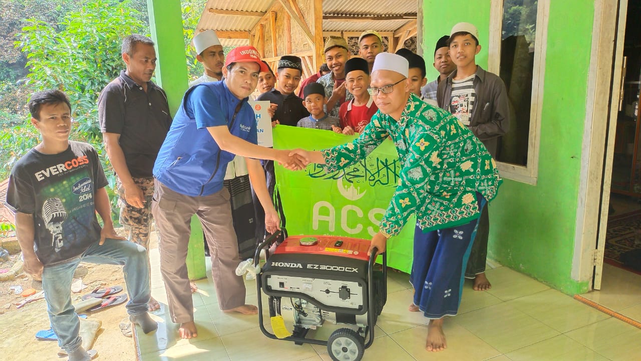 Dermawan Maluku Bantu Mesin Generator Untuk Penerangan Pesantren Di Pelosok Banten