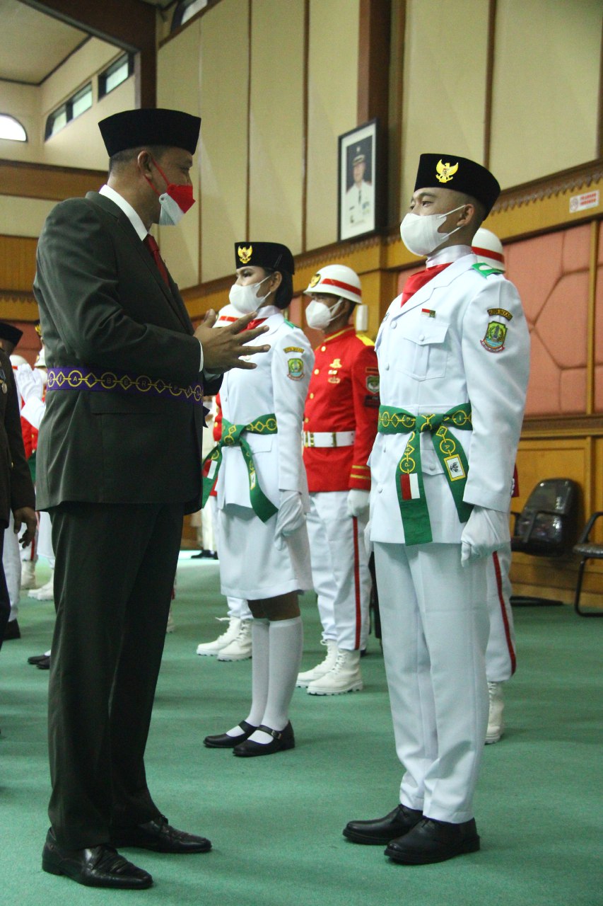 Wakil Walikota Bekasi Kukuhkan Paskibraka Tingkat Kota Bekasi