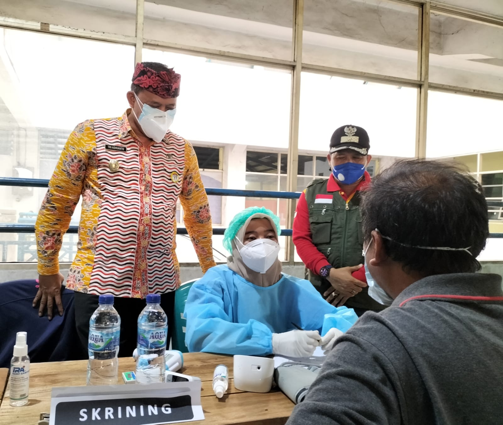 Wakil Wali Kota Bekasi Tinjau Vaksinasi Untuk Pedagang Di Pertokoan Kranji