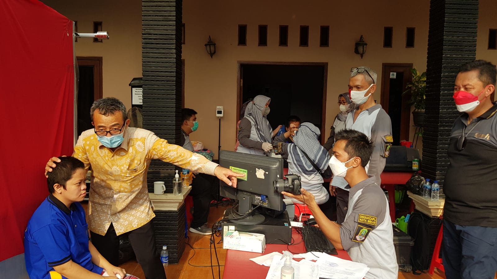 Disdukcapil Kota Bekasi Jemput Bola Program Kependudukan Bagi Penduduk Rentan Adminduk