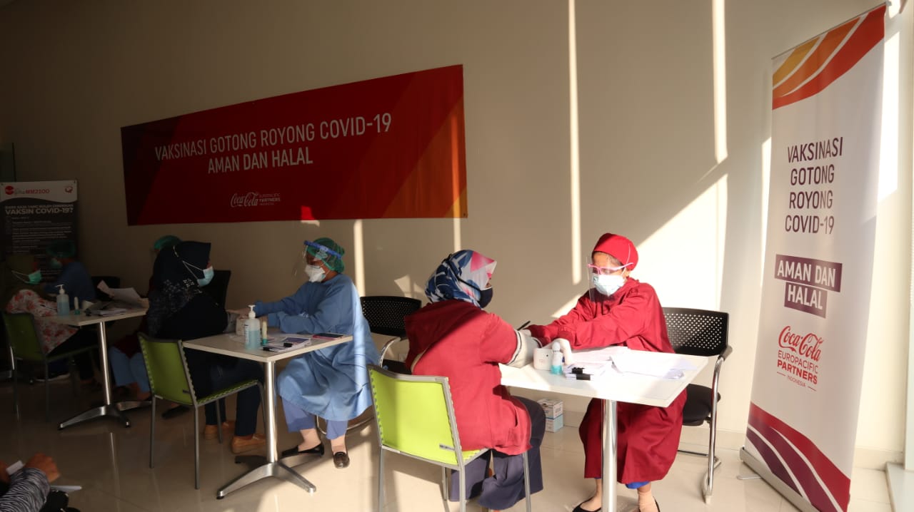 Langkah Strategis Coca-Cola Europacific Partners Indonesia Berantas Pandemi Maknai Hari Jadi RI dan Kabupaten Bekasi