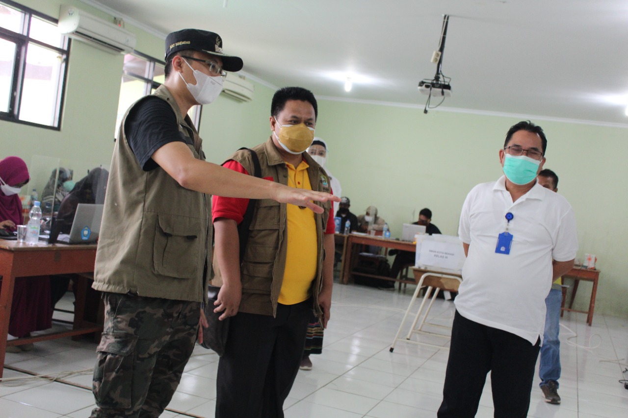 Siswa/Siswi SMA Sederajat Di Kota Bekasi Menerima Vaksin Pfizer