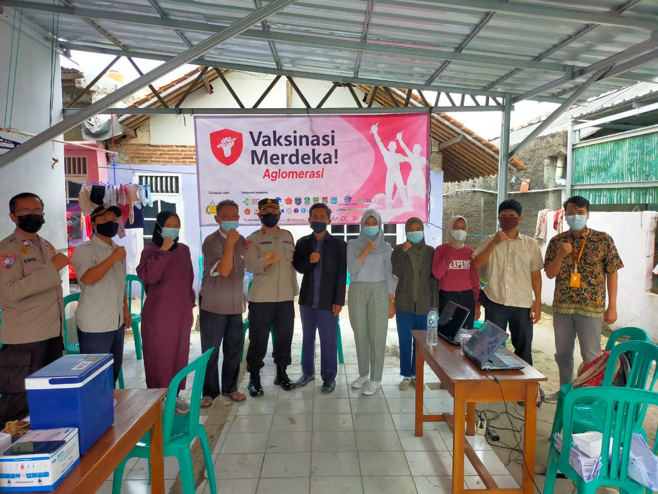 Kapolsek Bekasi Utara Giat Vaksin Merdeka Aglomerasi di Gerai 236