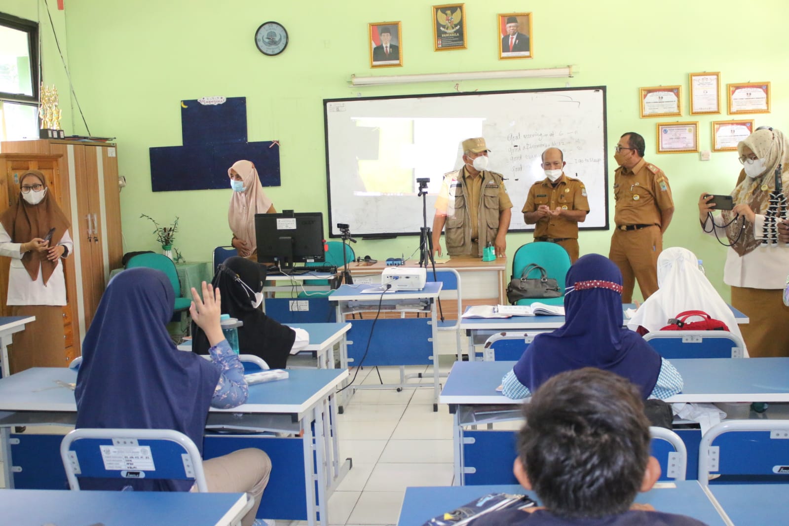 Wali Kota Bekasi Tinjau Pembelajaran Tatap Muka Terbatas