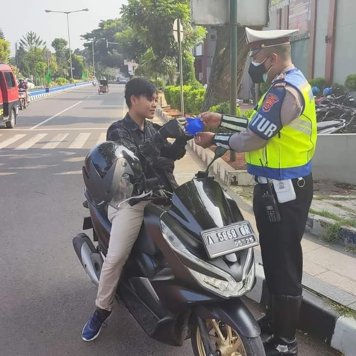 Ops Patuh Maung 2021, Sat Lantas Polres Lebak Polda Banten Bagikan Masker ke Pengendara