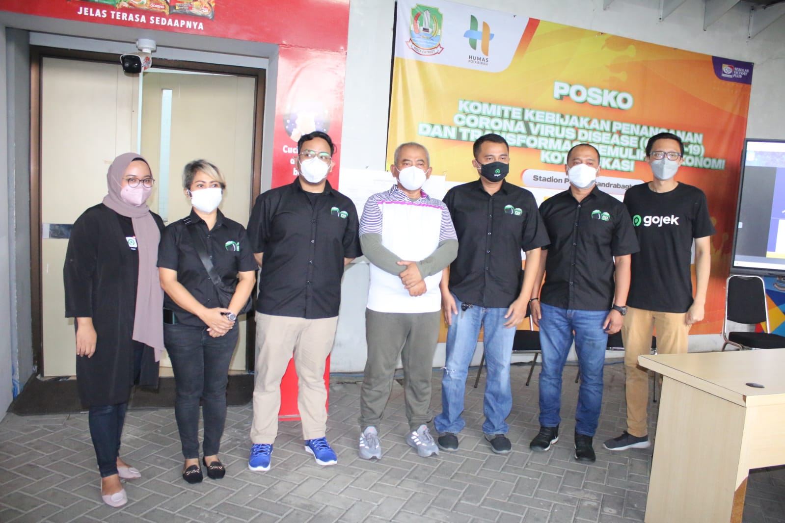 Wali Kota Bekasi Terima 25 Buah Konsentrator Oksigen Dari GoTo