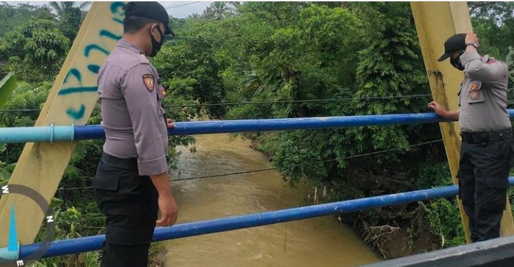 Anggota Polsek Malingping Polres Lebak Patroli Cek Debit Air