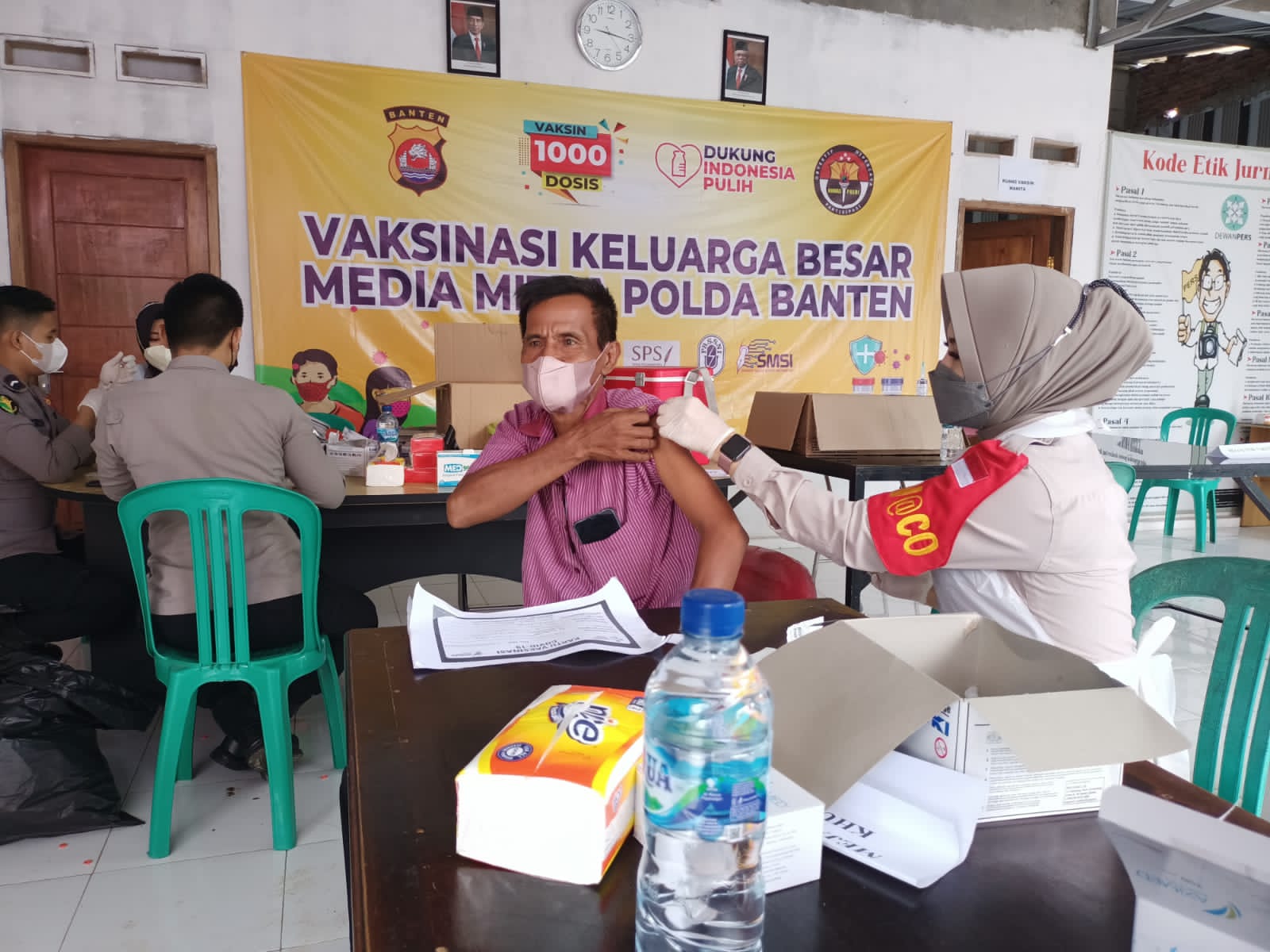 Ratusan Keluarga Besar Media Mitra Polda Banten Antusias Mengikuti Vaksinasi