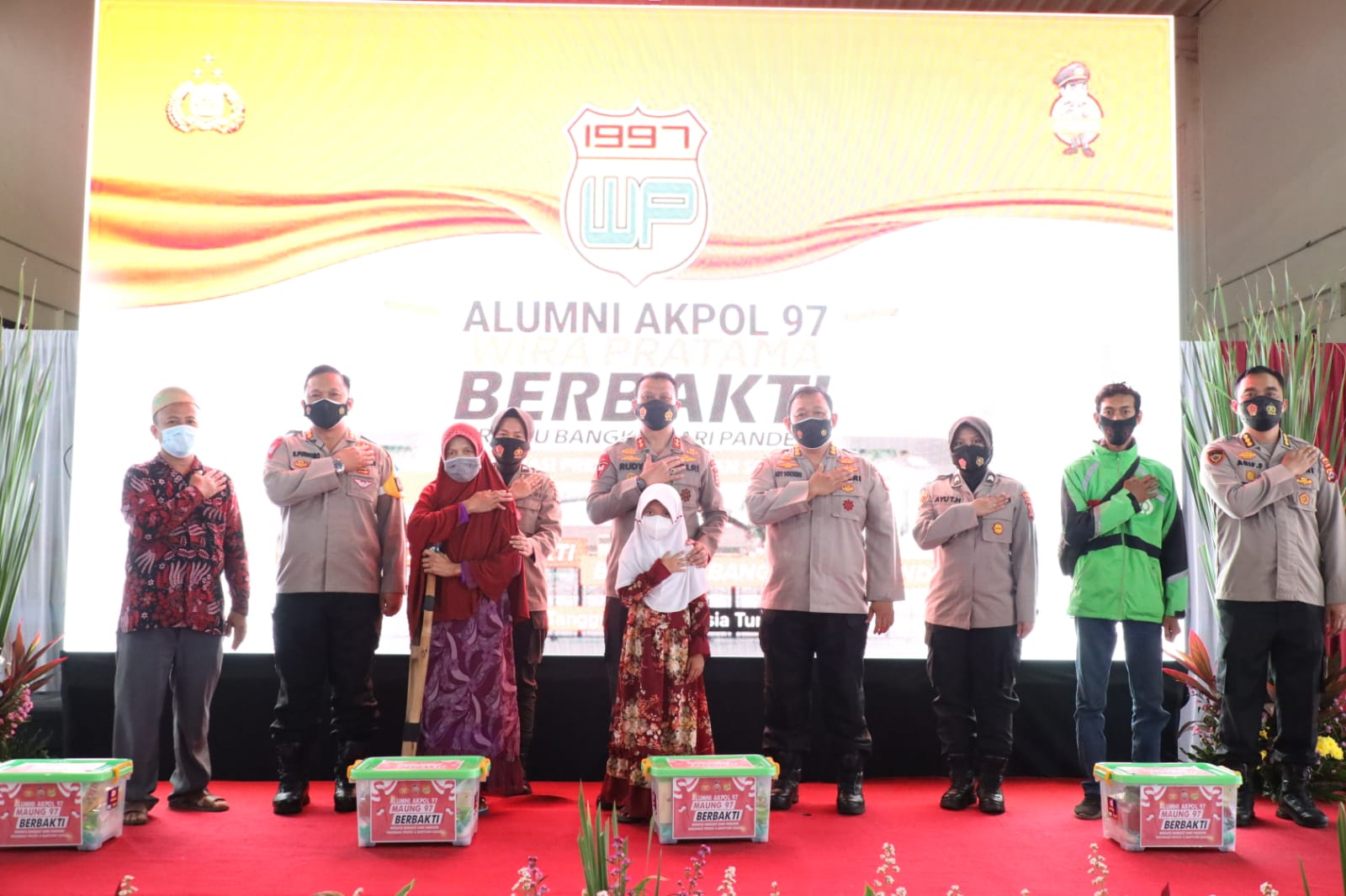 Alumni Akpol 1997 Wira Pratama Gelar Vaksinasi Berhadiah Sembako di Kabupaten Tangerang