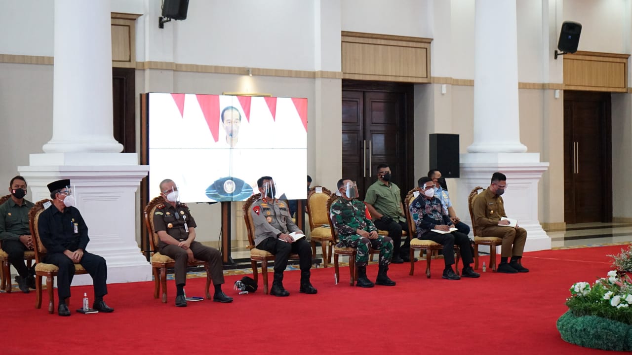 Kapolda Banten Hadiri Arahan Presiden RI Tentang Penanganan Covid-19 di Pendopo Gubernur Banten