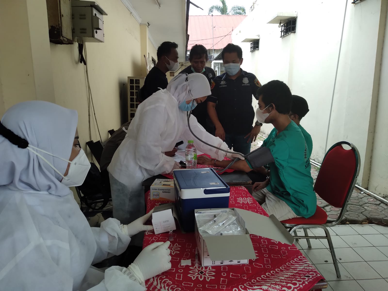 Tahanan Polrestro Bekasi Kota Jalani Vaksinasi