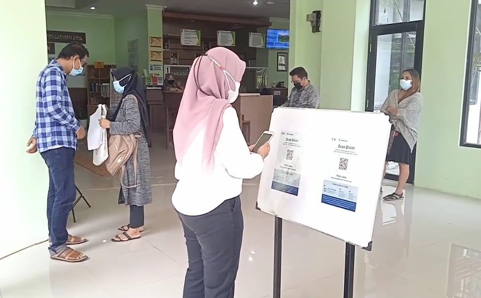 Pelayanan Publik Di Kota Bekasi Sudah Mulai Menggunakan Aplikasi PEDULILINDUNGI