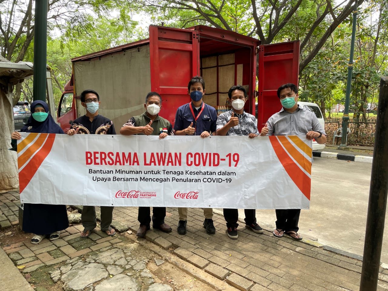 Coca-Cola Europacific Partners Indonesia Serahkan Bantuan Produk Minuman ke Dinas Kesehatan dan Rumah Sakit Rujukan Covid-19