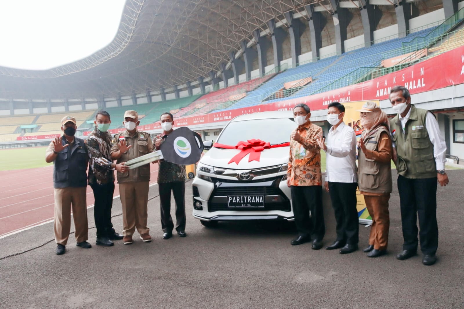 Penyerahan Hadiah Paritrana Award 2020 Ketiga Saat Apel Pagi