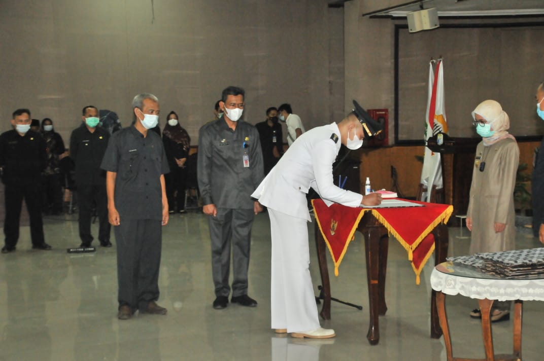 Beberapa Pejabat Eselon II.b, III dan IV di Lingkungan Pemkab Lebak di Lantik