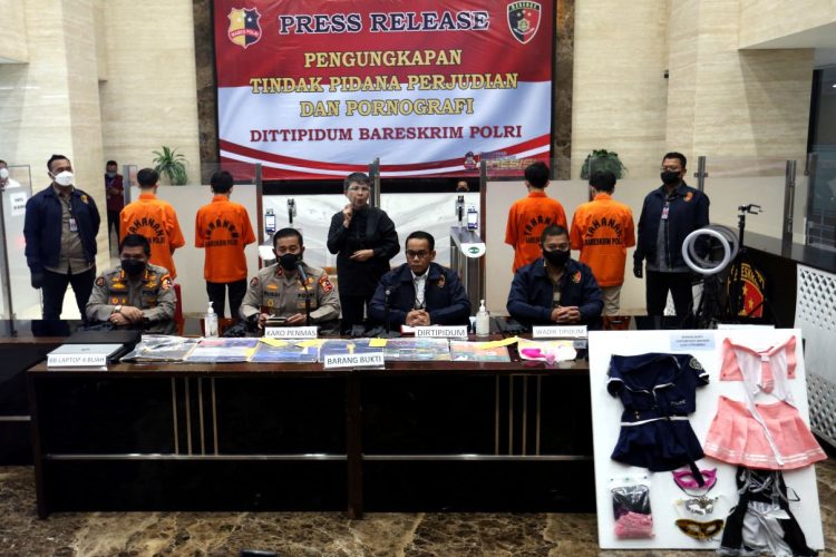 Bareskrim Bongkar Situs Judi Online – Tayangkan Adegan Seks Streaming