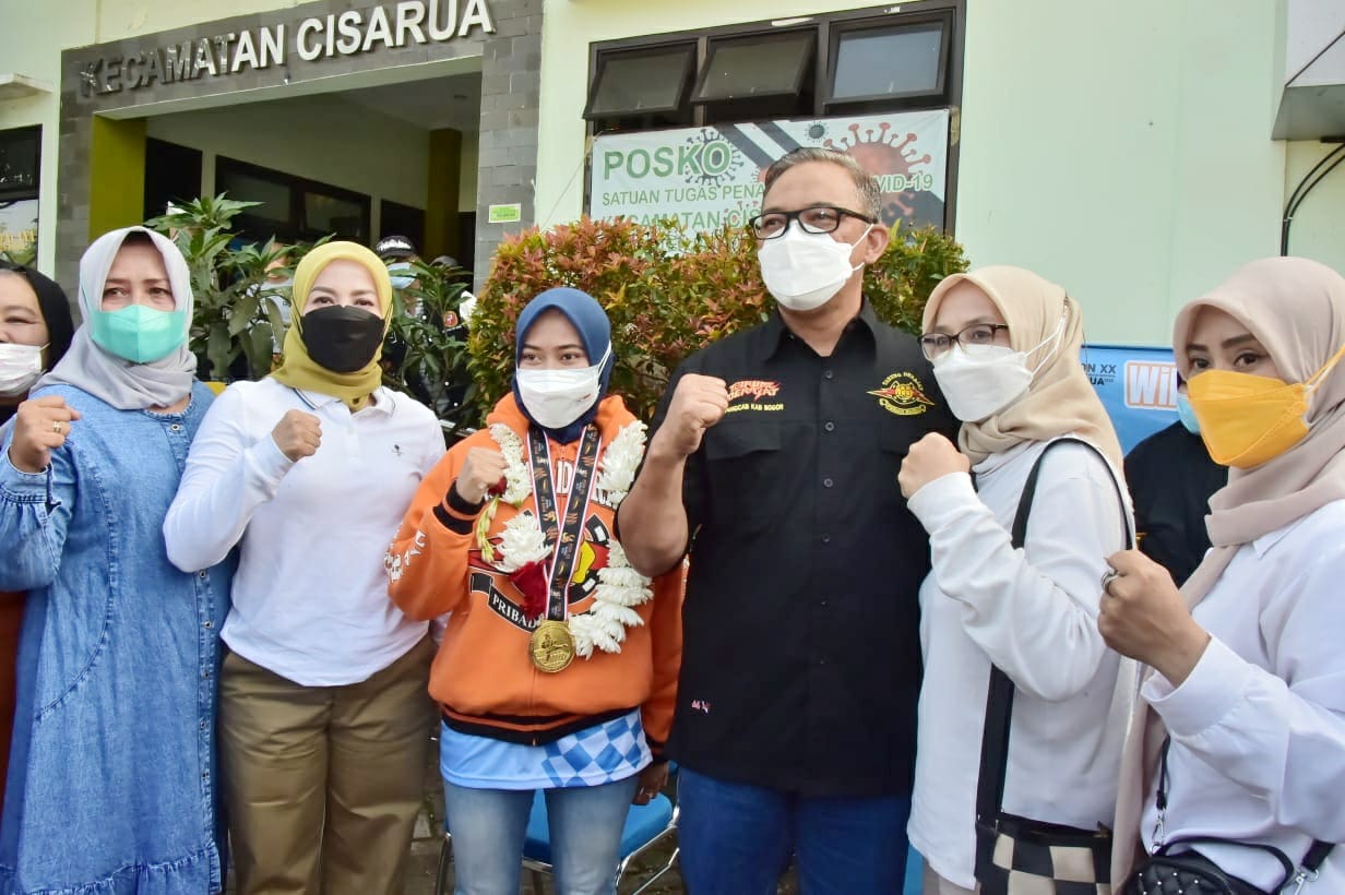 Wakil Bupati Bogor Sambut Kedatangan Atlet Tarung Drajat Asal Cisarua Peraih Medali Emas di PON XX