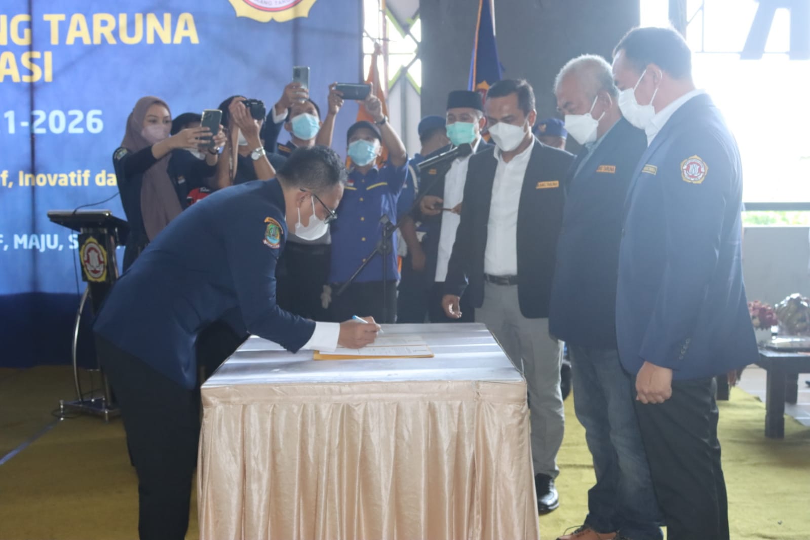 Pelantikan Pengurus Karang Taruna Kota Bekasi, Wali Kota Bekasi Korbarkan Semangat Salam Kesetiakawanan Sosial