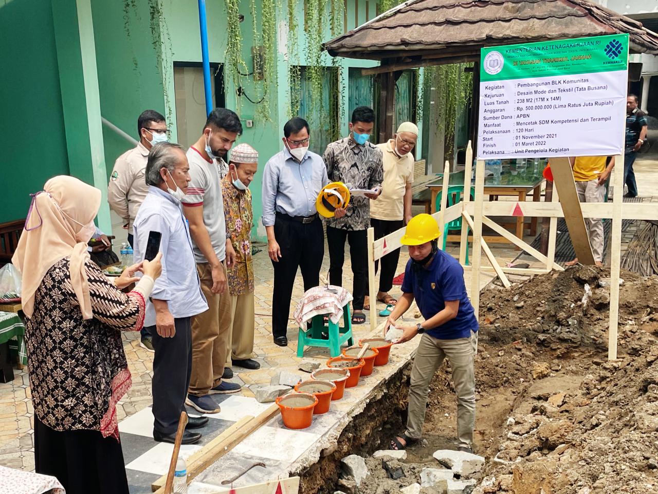 Gus Huda Lakukan Peletakan Batu Pertama BLK Ponpes Tariqul Jannah