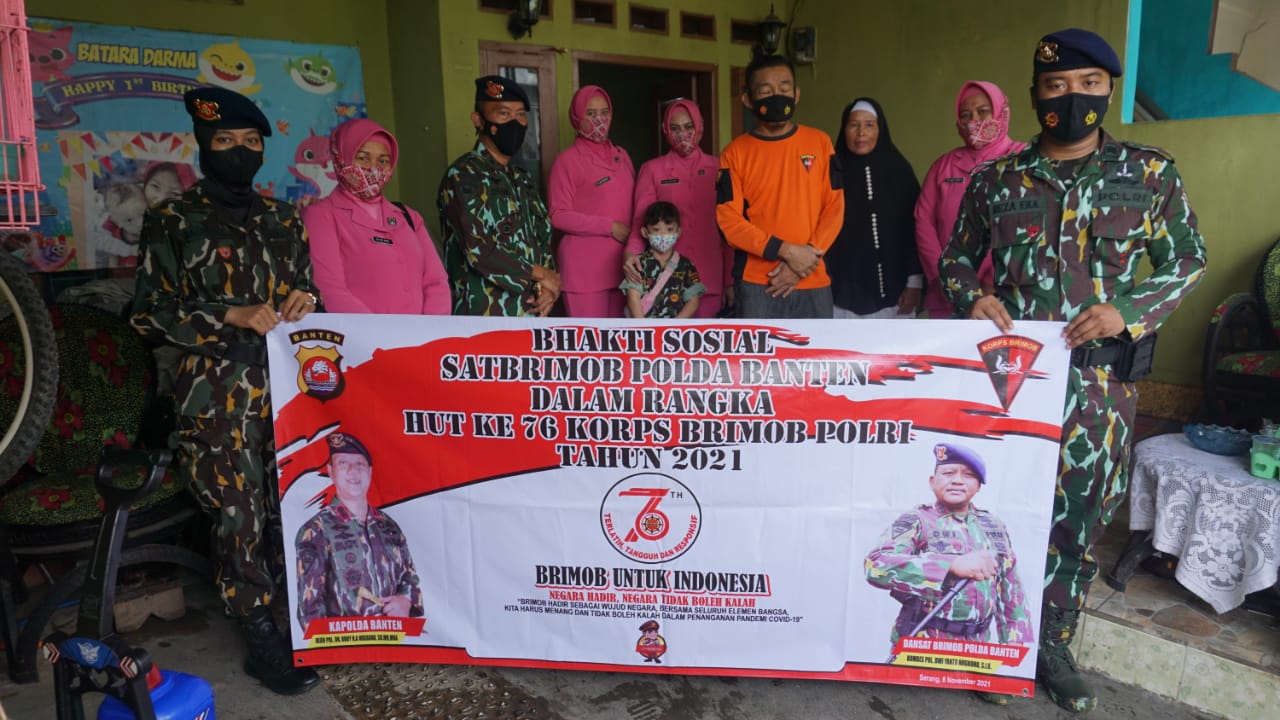 HUT Brimob Polri Ke 76, Brimob Banten Bagikan Paket Sembako Kepada Purnawirawan