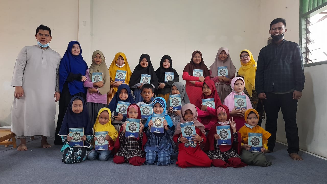 Relawan Jum’at Berkah Berbagi Makan dan Salurkan Al Quran di Rumah Tahfidz Yatim Nurul Iman Bekasi