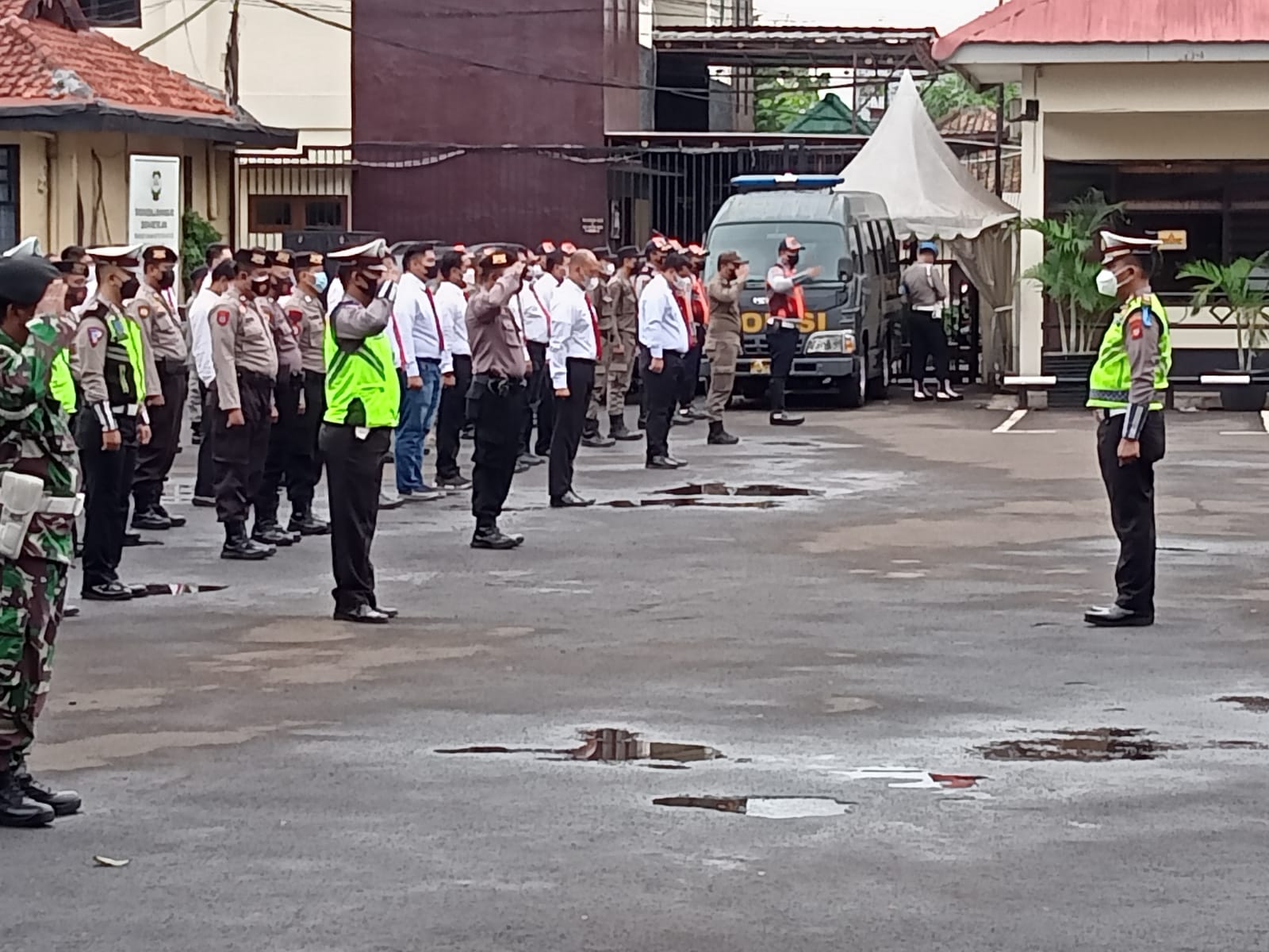 Dipimpin Wakapolres, Apel Gelar Pasukan Gabungan dalam Operasi Zebra Jaya 2021 Polres Metro Bekasi Kota