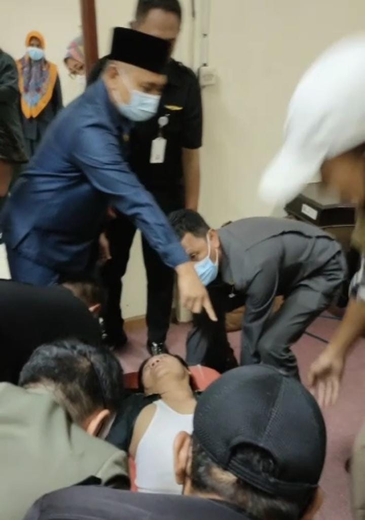 Usai Intrupsi Saat Sidang Paripurna Anggota Dewan Diduga Kena Serangan Jantung