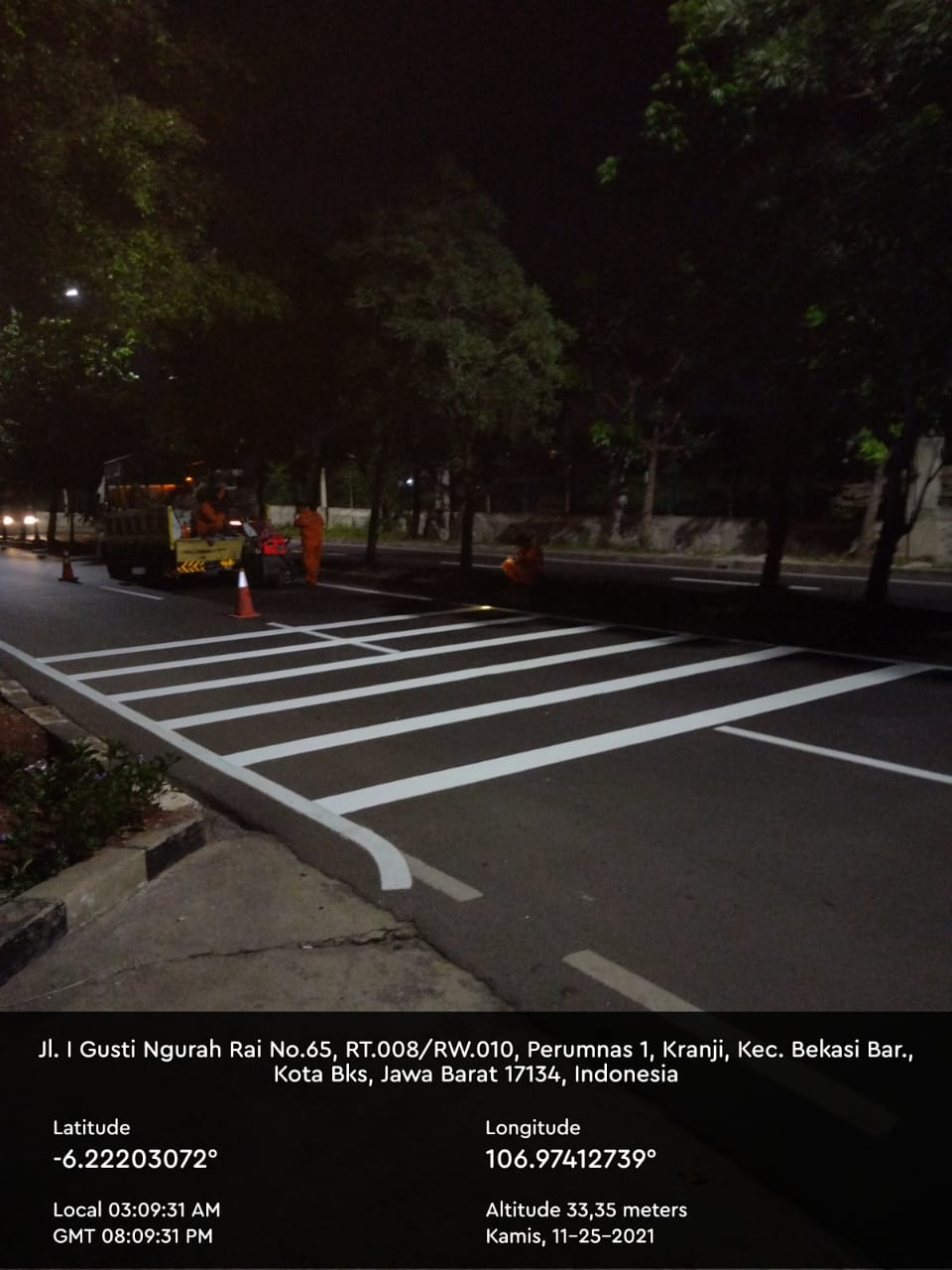 Pemkot Bekasi Pasang Marka Jalan Dan Garis Kejut Di Jalan I Gusti Ngurah Rai