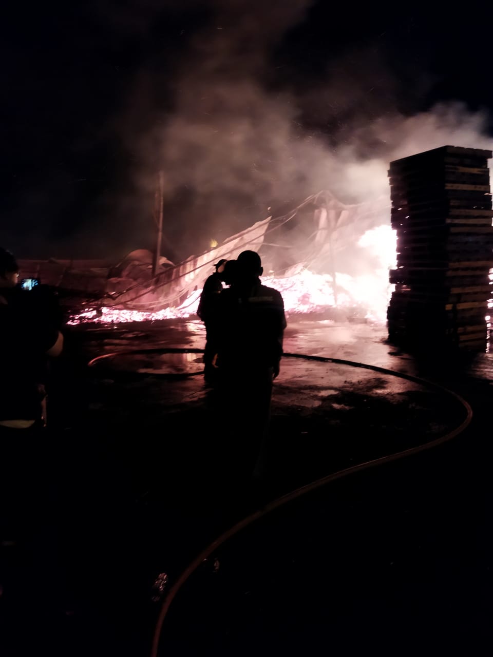 Si Jago Merah Lahap Bangunan semi permanen di Gudang valet