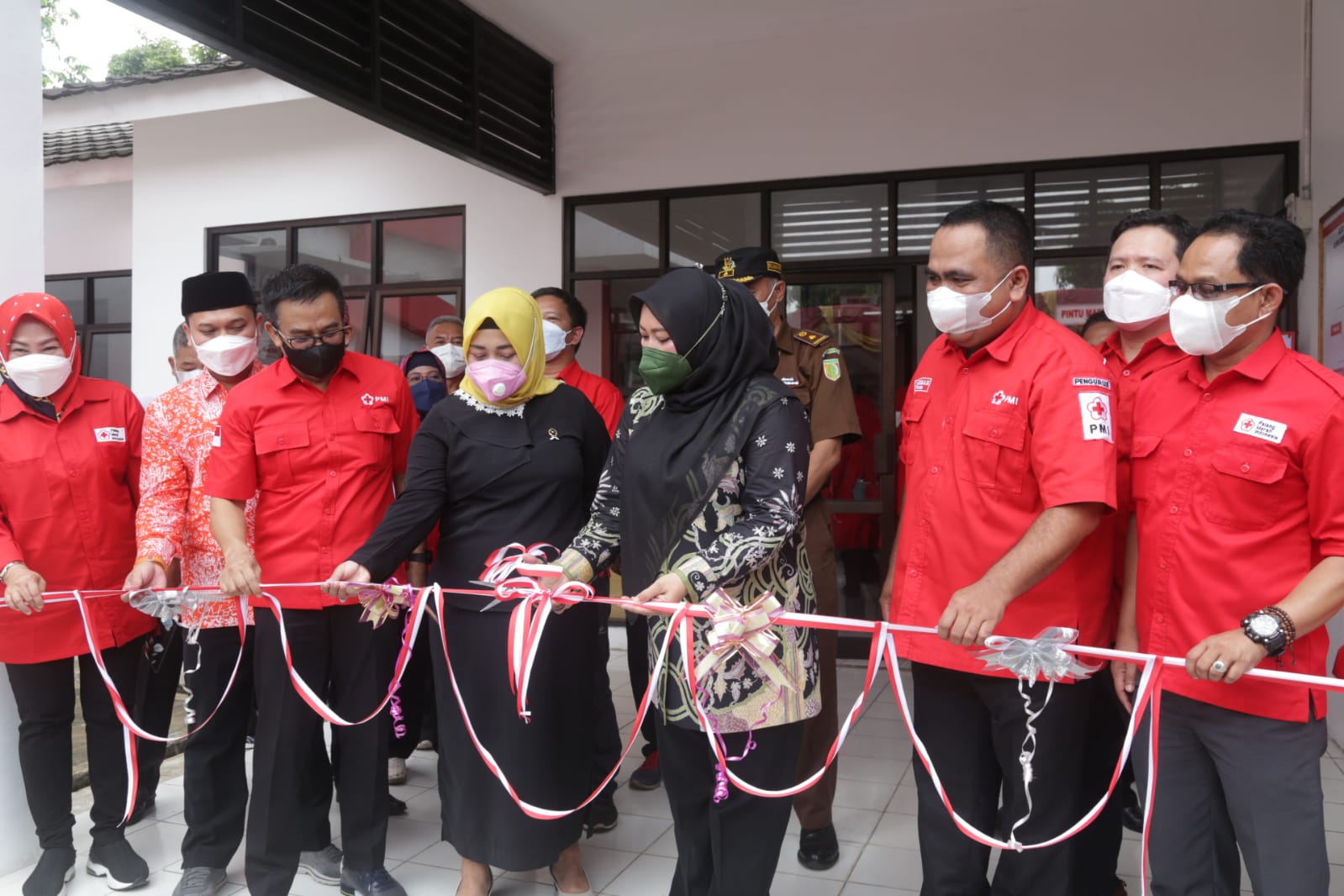 Bupati Irna Resmikan UDD Dan Klinik Rusdinar