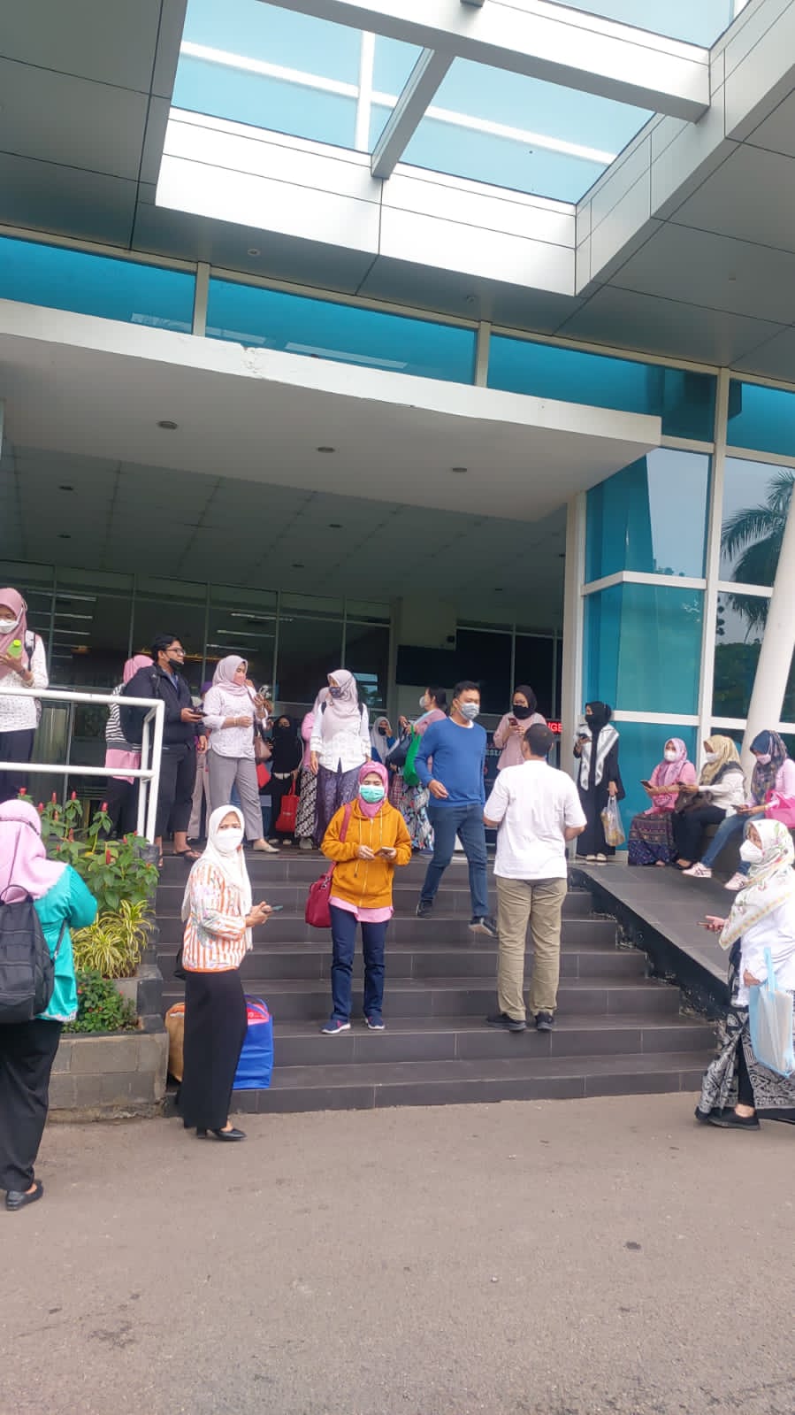 Gempa Skala 6,7 Sr Membuat Panik Pegawai Pemkot Bekasi Di Gedung 10 Lantai