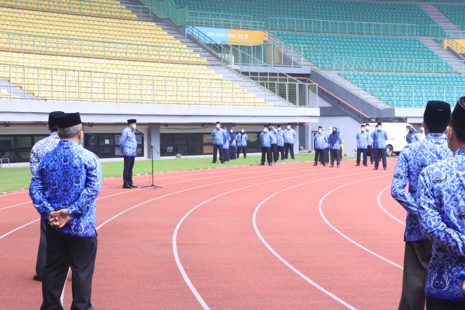Plt. Walikota Bekasi Arahkan Challenge Lurah Dan Camat Mengenai Pernyataan Pelayanan Kependudukan Gratis