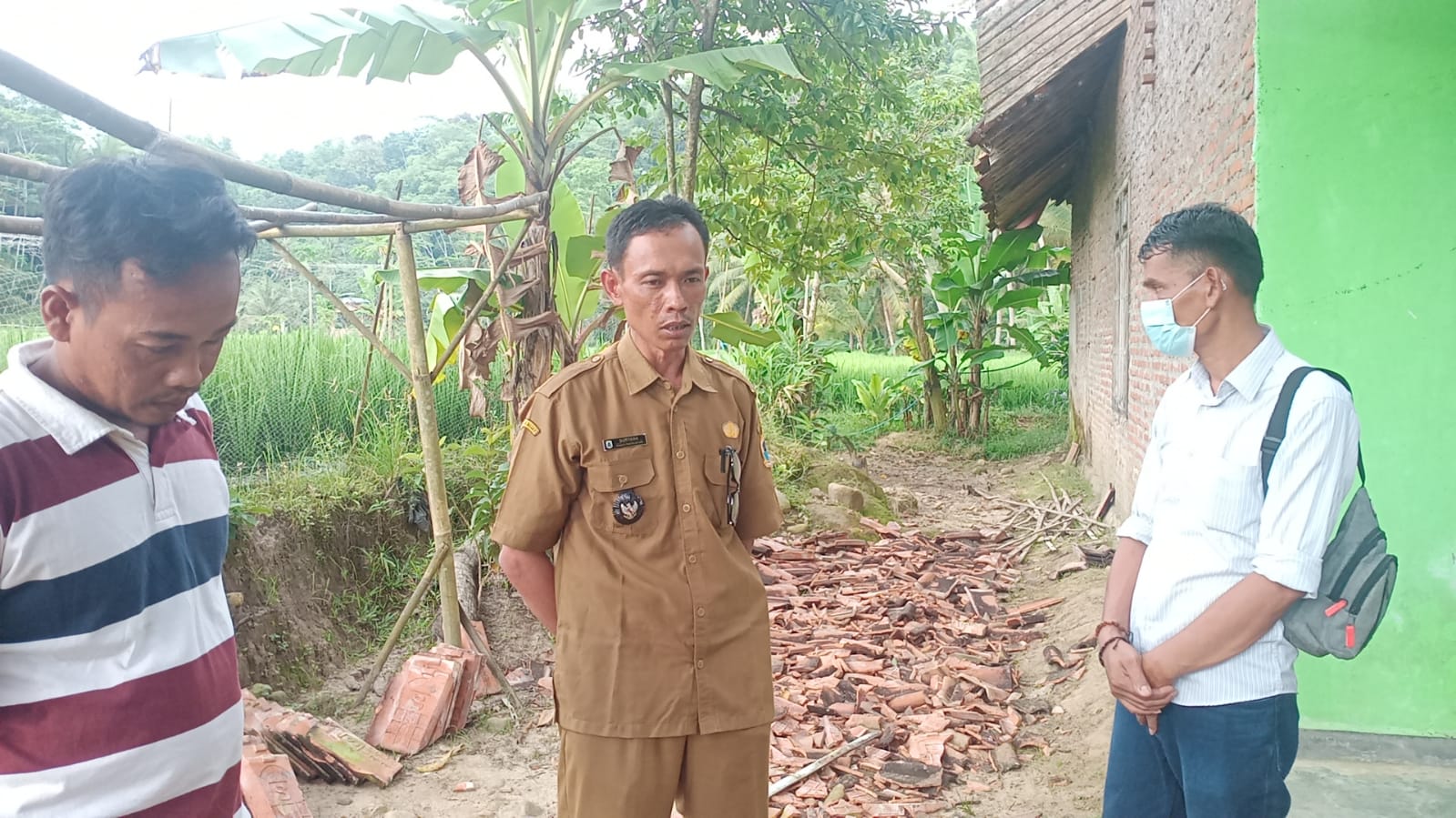 Kades Panyaungan Tinjau Langsung Rumah Warga Terdampak Gempa