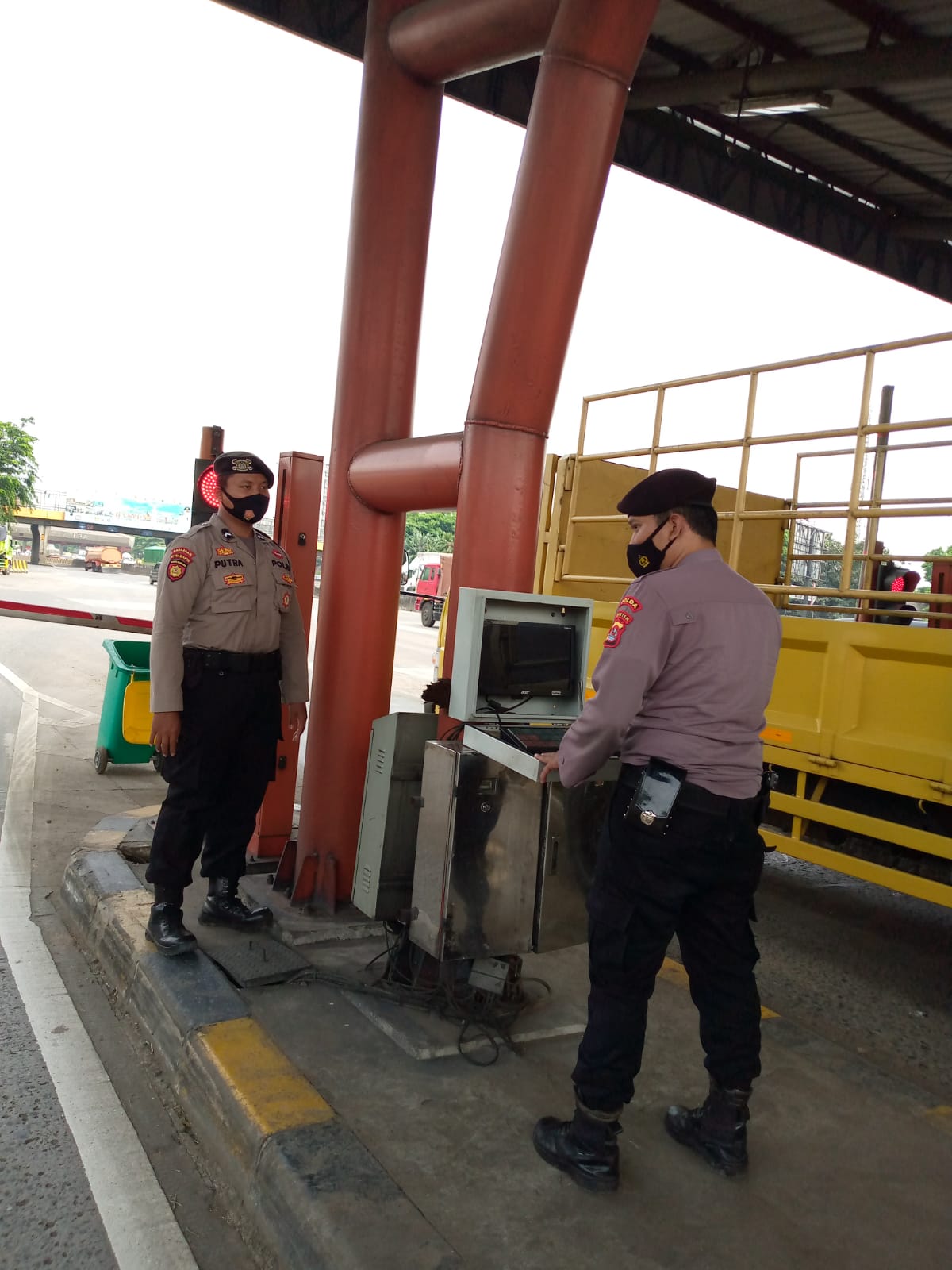 Berikan Imbauan, Ditpamobvit Polda Banten Lakukan Patroli di Jalan Tol Tangerang-Merak