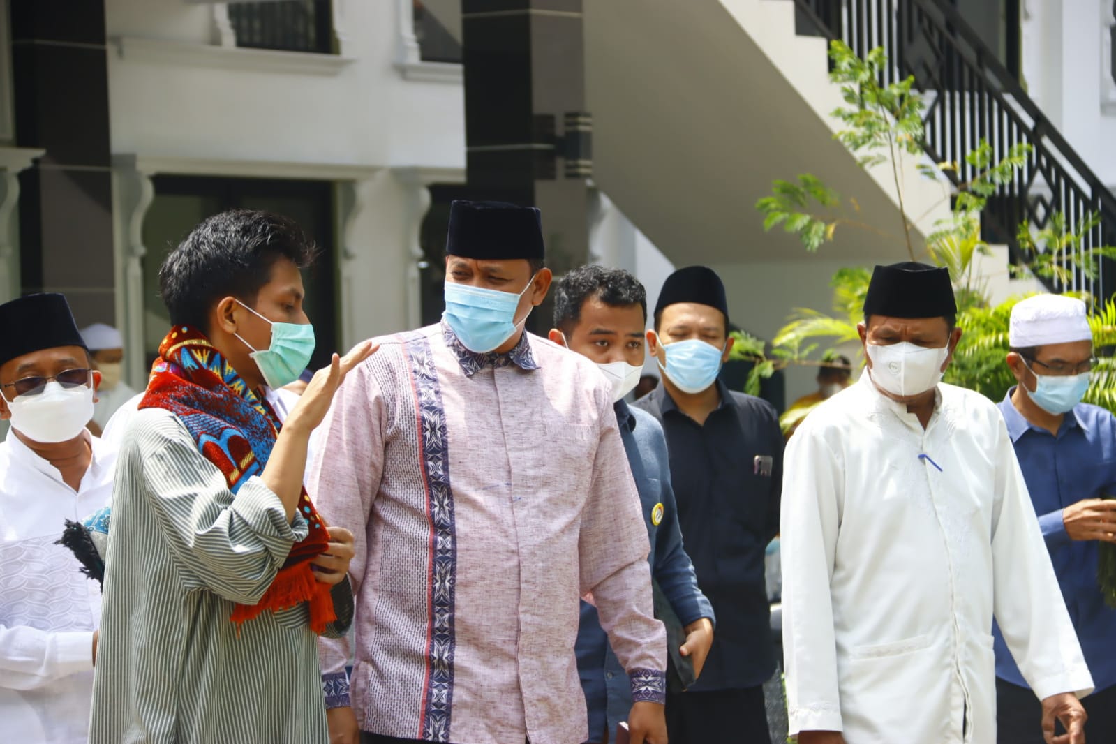 Plat Wali Kota Bekasi Rutin Jumatan Keliling, Berinteraksi Langsung Dengan Warga