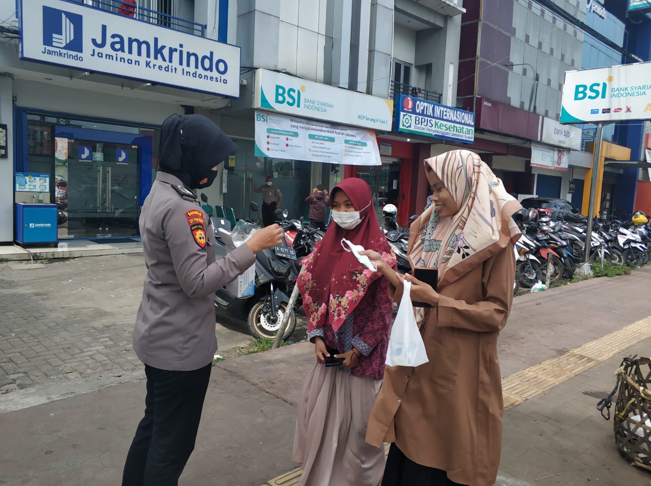 Disiplinkan Prokes, Ini yang Dilakukan Pendekar Srikandi Ditpamobvit Polda Banten