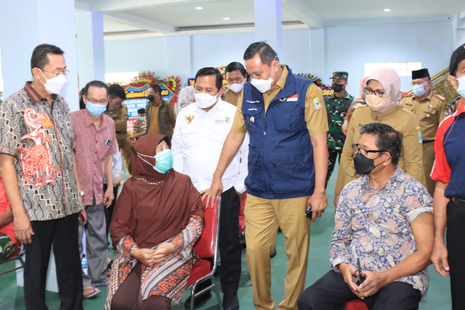 Plt Walikota Bekasi Tingkatkan Pelaksanaan Vaksinasi Sampai Pedagang Pasar