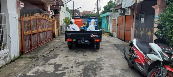 Minimalisir Penyebaran Virus Covid 19, PMI Kota Bekasi Bergerak Penyemprotan Di Berbagai Titik Lokasi
