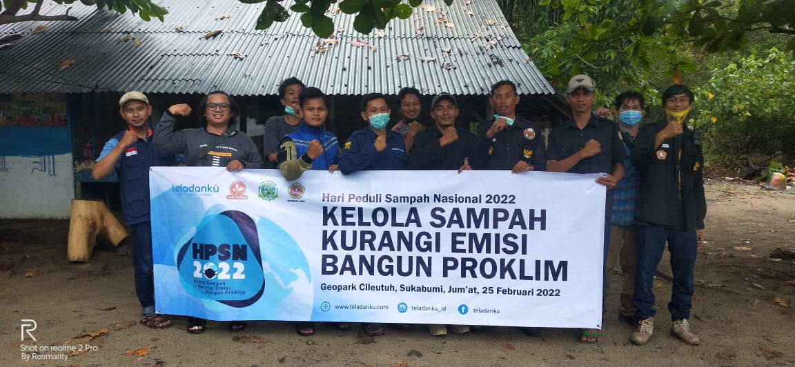 Peringati HPSN 2022, Relawan dan Pemuda Kolaborasi Bersihkan Sampah di Pantai Geopark Ciletuh Sukabumi