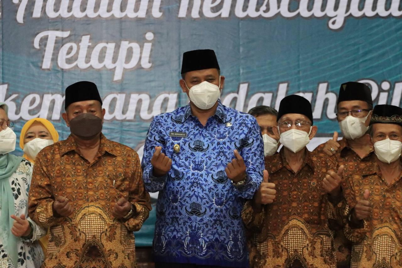 Tri Adhianto Kukuhkan Pengurus PWRI di Gedung Balai Patriot