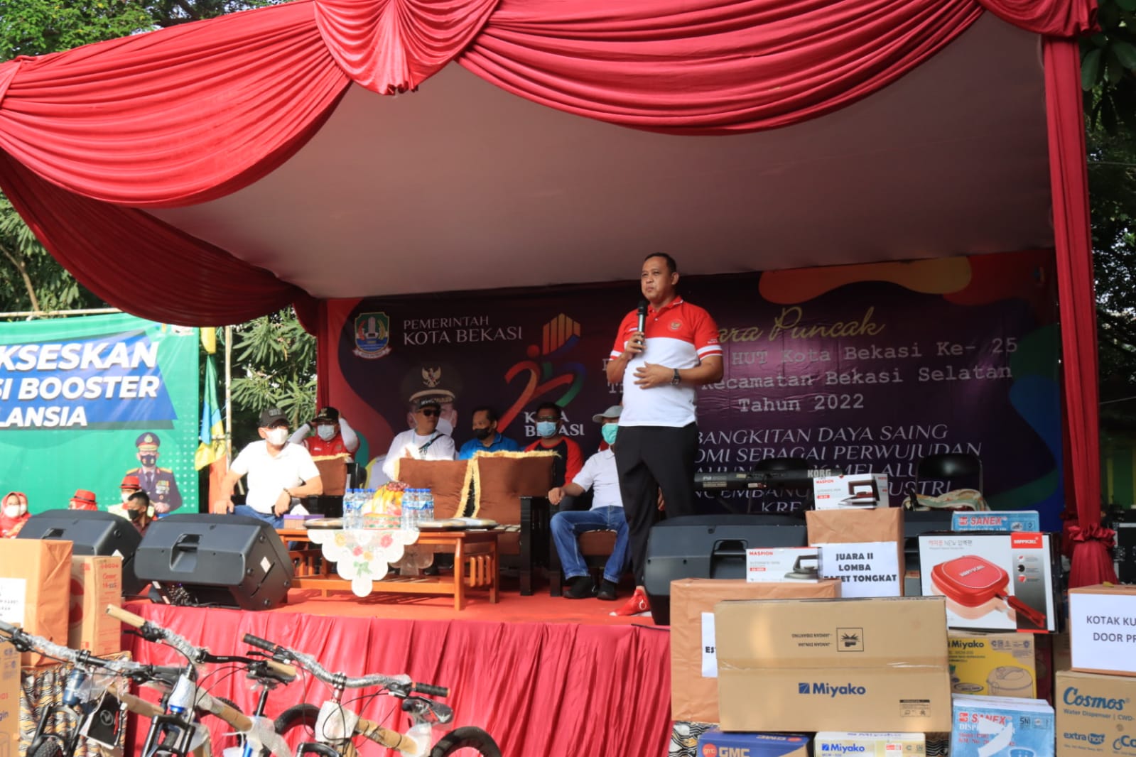 Plt. Wali Kota Bekasi Buka Gerak Jalan Aparatur Kecamatan Bekasi Selatan, Sekaligus Ikut Senam Cinta Tanah Air