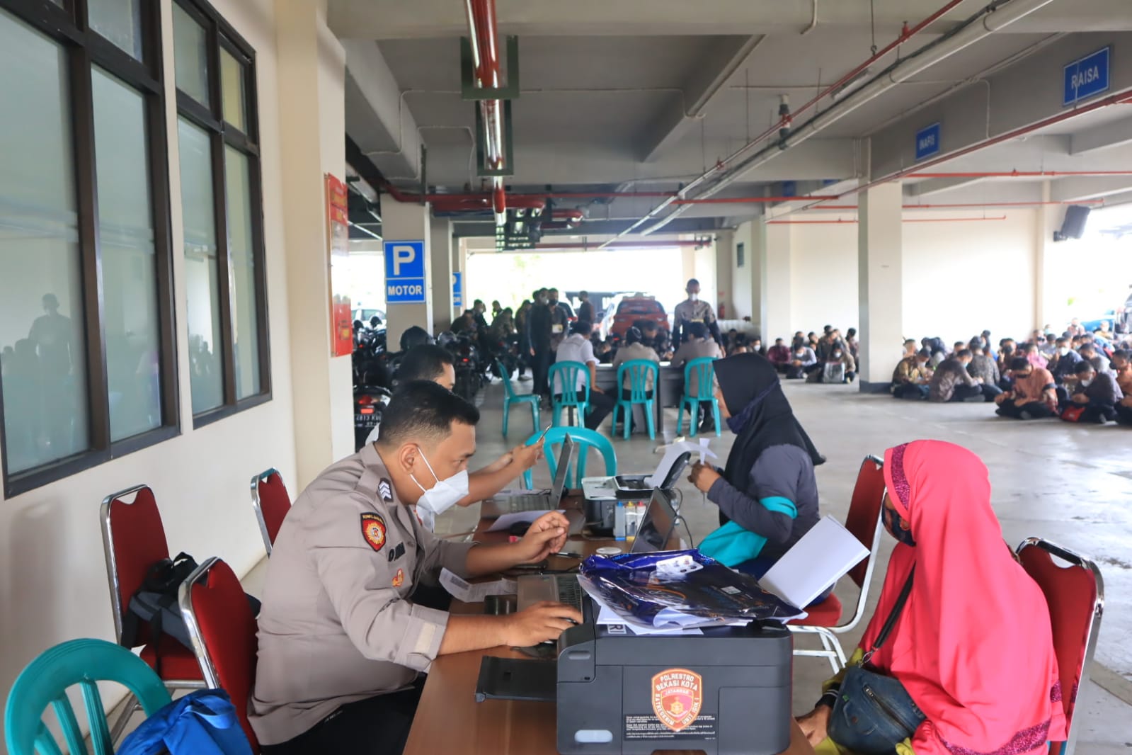 Polres Metro Bekasi Kota Lanjutkan Penyaluran Bantuan Tunai untuk PKL dan Warung ( BTPKLW)
