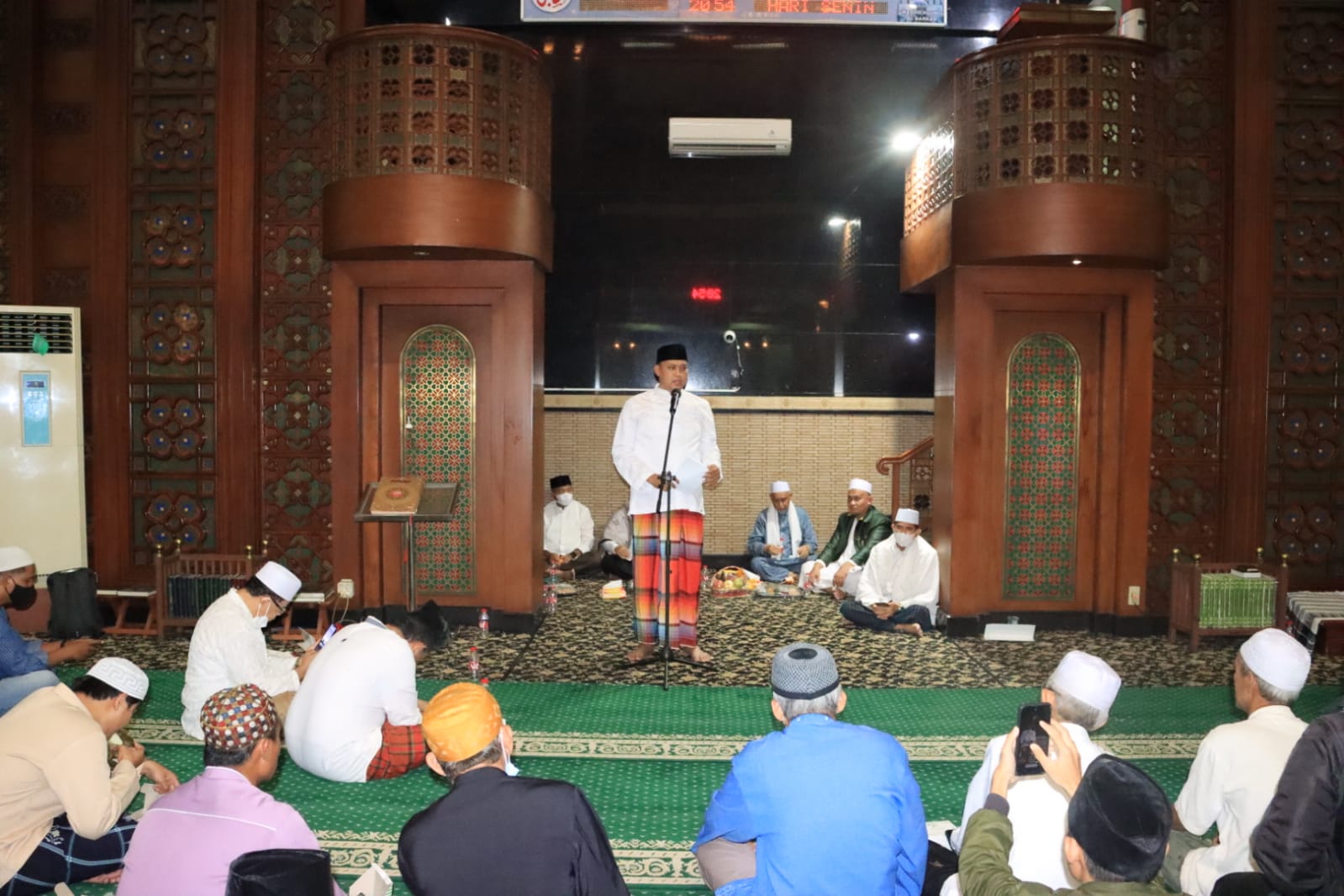 Kapolres Metro Bekasi Kota Hadiri Peringatan Nuzulul Qur’an Di Masjid Agung Al Barkah