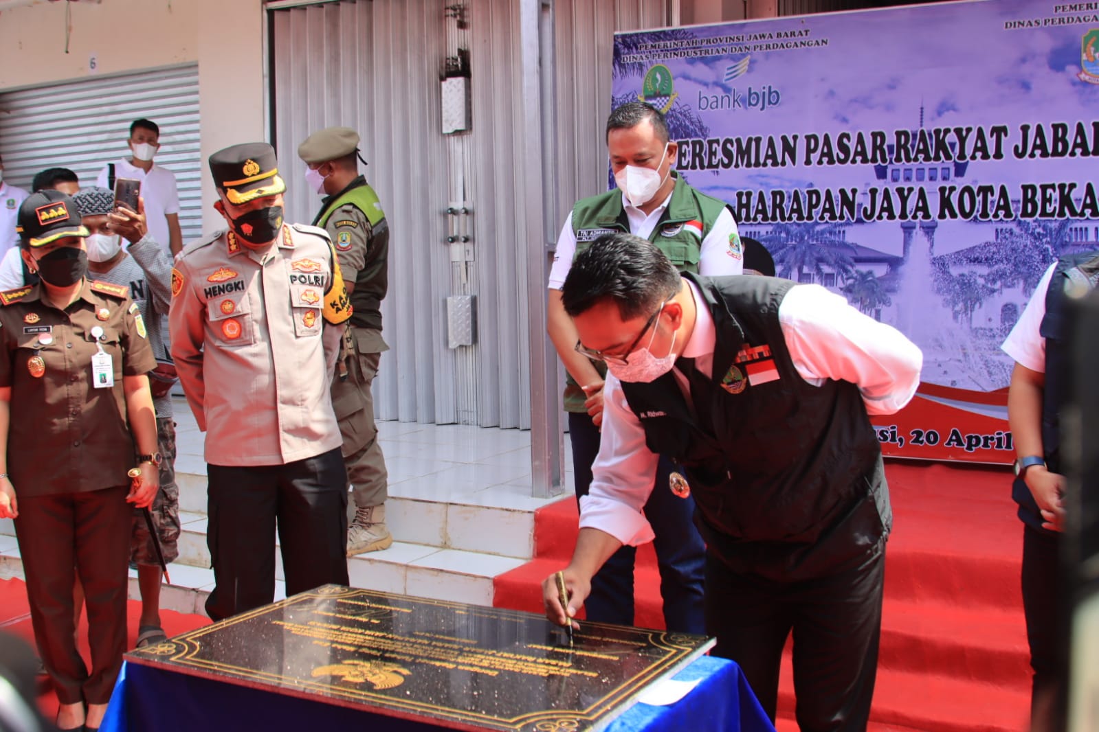 Gubernur Jabar Resmikan Pasar Rakyat Harapan Jaya