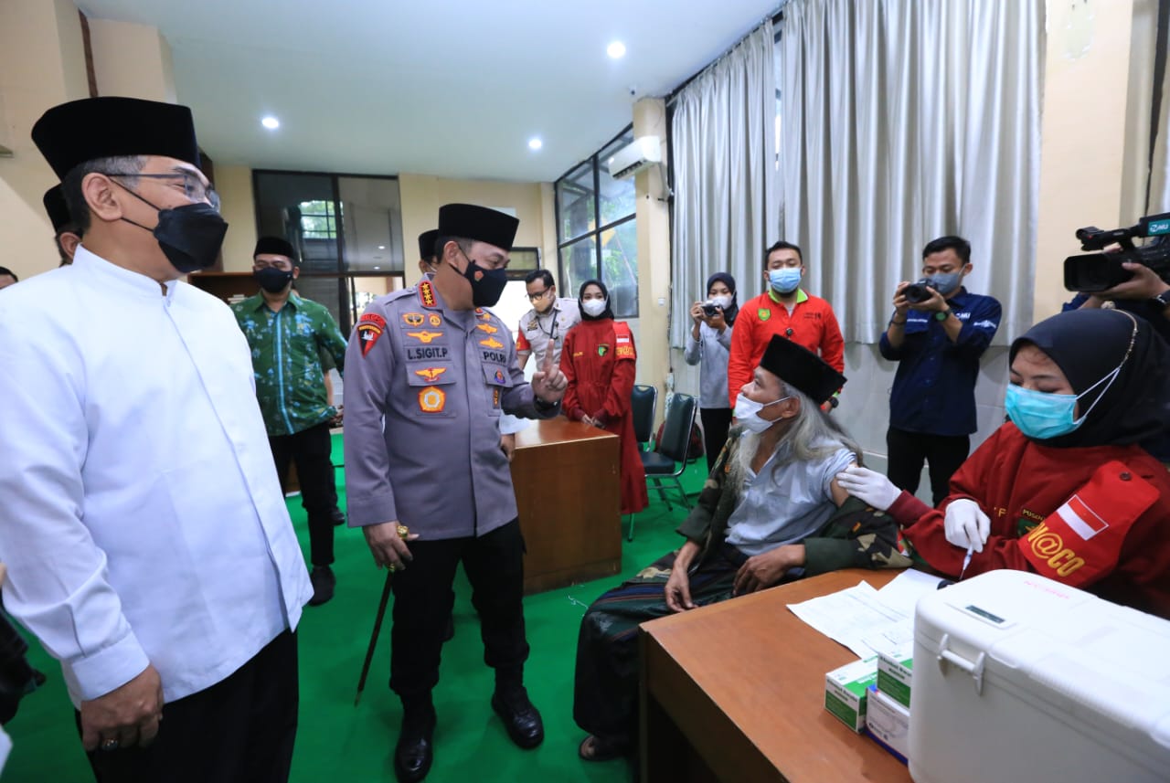 Tinjau Pelaksanaan 1 Juta Vaksinasi Booster, Kapolri Bicara Mudik Sehat dan Nyaman