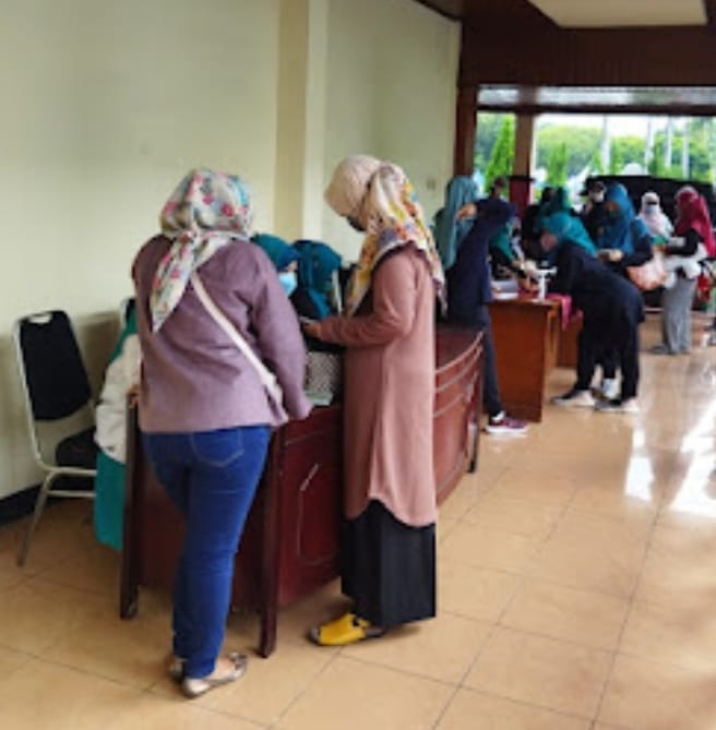 Jelang Idul Fitri, TP-PKK Kota Bekasi Gelar Bazaar Murah Minyak Goreng dan Daging