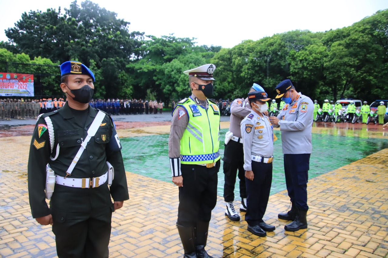Dihadiri Kapolres dan Dandim, Plt Wali Kota pimpin Apel Gelar Pasukan Operasi Ketupat Jaya 2022 Kota Bekasi