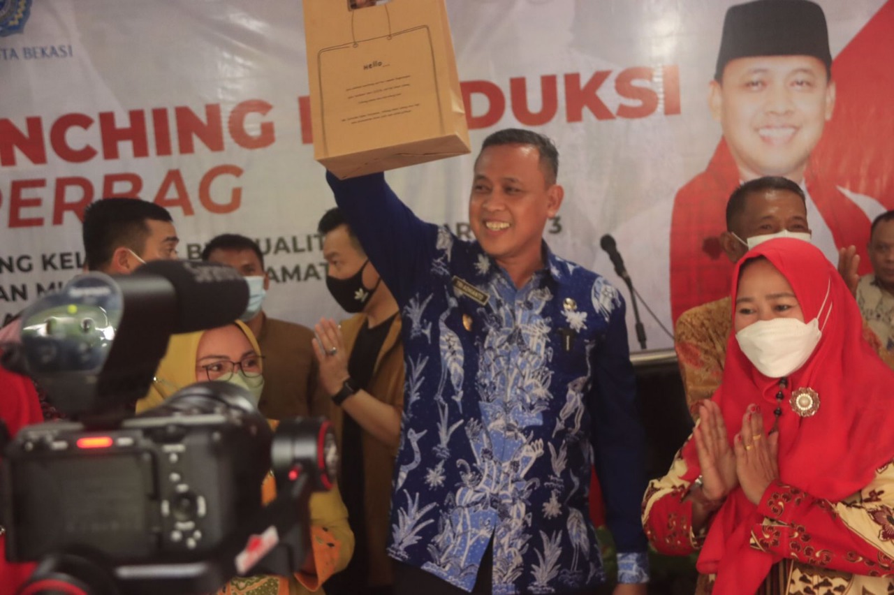 Plt Wali Kota Bekasi Buka Launching Produksi Paper Kampung KB Mawarsari